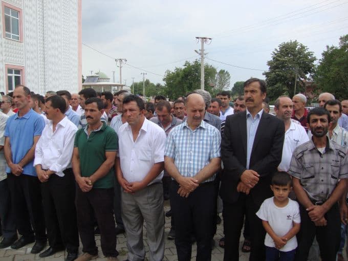 Kendisine bıçakla saldıran eski damadını öldürdü