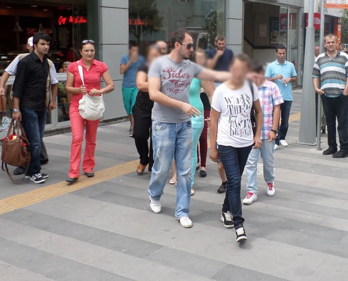 Çark Caddesi'nde hırsızlık yaptılar ama fazla kaçamadılar