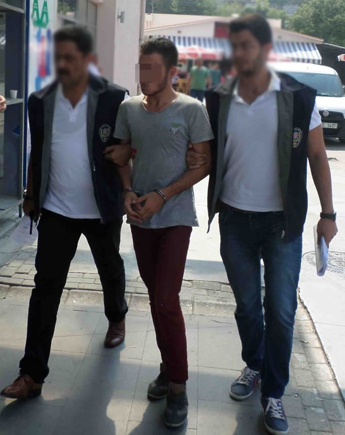 Yağma ve alıkoymadan aranan şahıs yakalandı