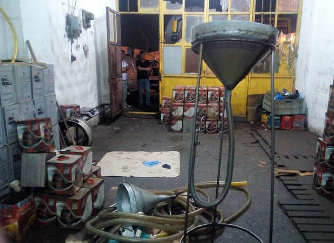 Sakarya'da 720 kilo "10 numara yağ" ele geçirildi