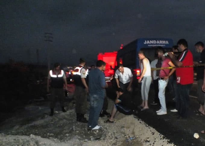 Akyazı'da kaza: 2 ölü,5 yaralı