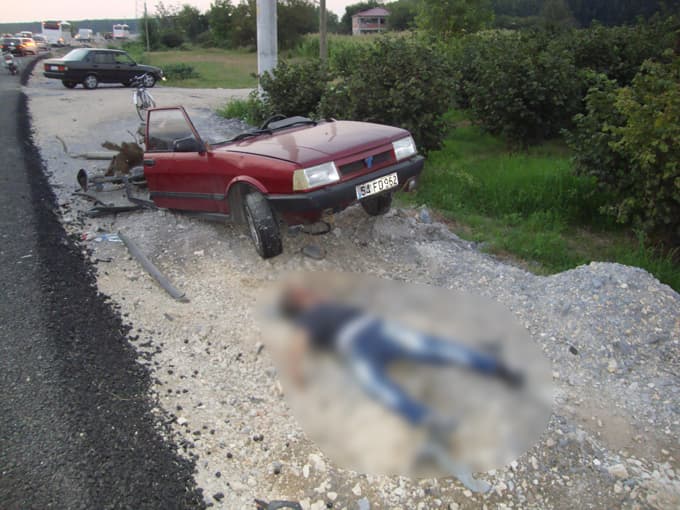 Akyazı'da kaza: 2 ölü,5 yaralı