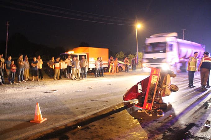 Otomobil motosiklete çarptı: 1 ölü, 1 yaralı