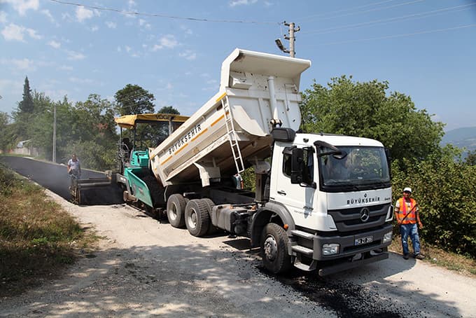 Akyazı'da çalışmalar sürüyor