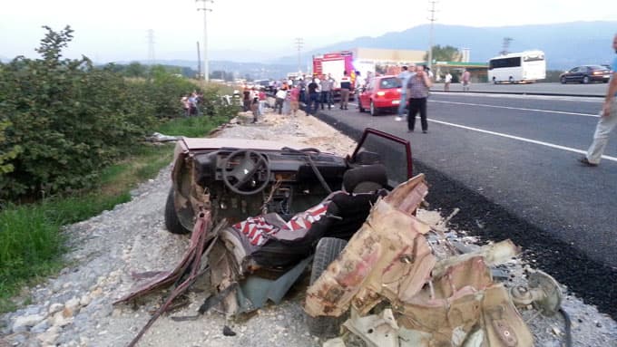 Akyazı'da kaza: 2 ölü,5 yaralı