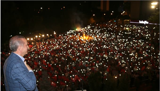 AK Parti MKYK Üyesi Atabek'ten kutlama mesajı