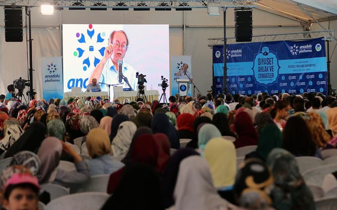 Gazeteci Kaplan: "Ruh köklerimize dönmek zorundayız"