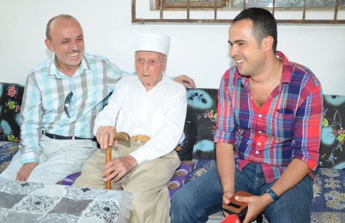 107 yaşında ama hâla namaz kıldırıyor