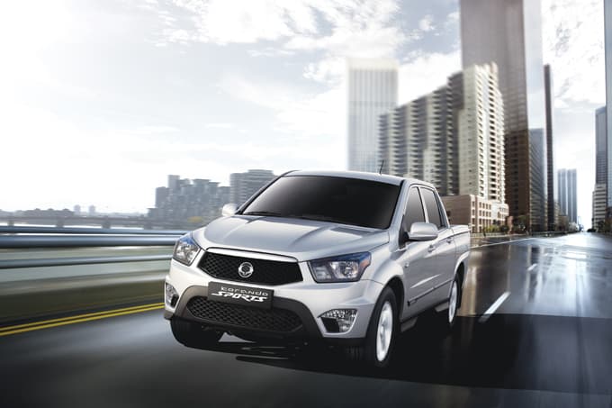 Adaşen Otomotiv, Serdivan AVM showroomunda