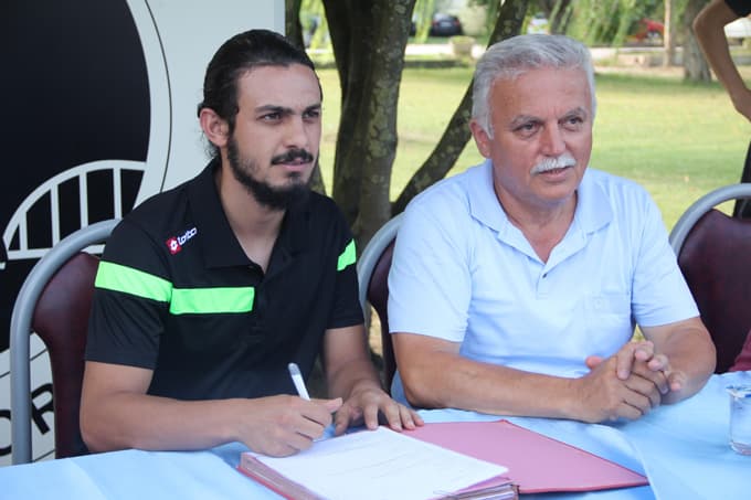 Sakaryaspor'da transferler imzalarını attı