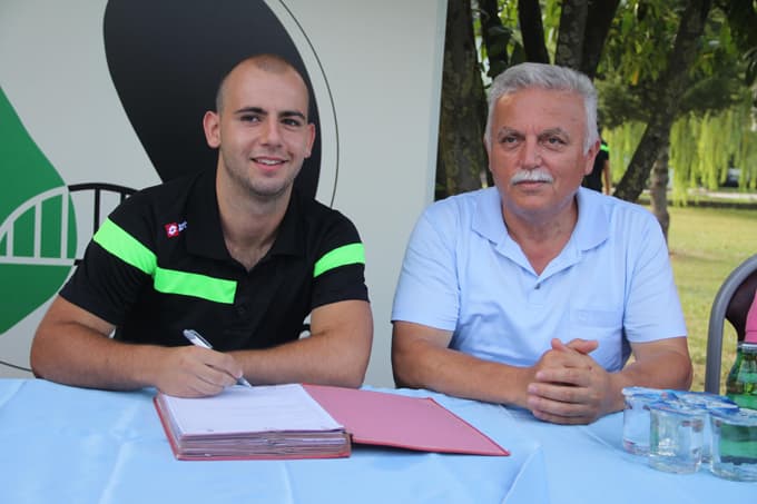 Sakaryaspor'da transferler imzalarını attı