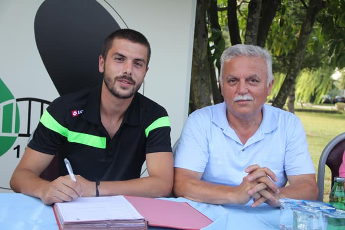 Sakaryaspor'da transferler imzalarını attı