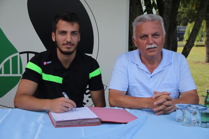 Sakaryaspor'da transferler imzalarını attı