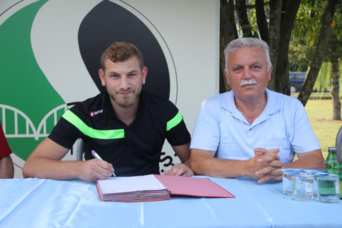 Sakaryaspor'da transferler imzalarını attı