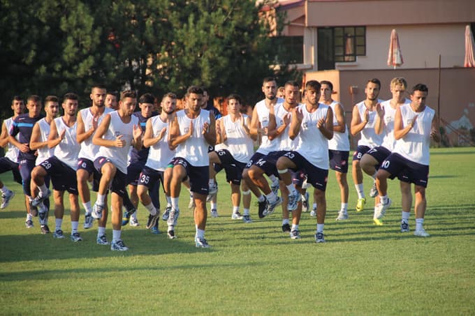 Sakaryaspor'da transferler imzalarını attı