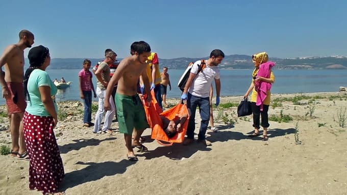 Sapanca Gölü'nde boğulmak üzere olan genç kurtarıldı 