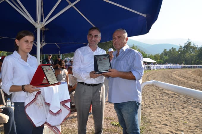 Sapanca Mahalli At Yarışları'nın üçüncüsü yapıldı