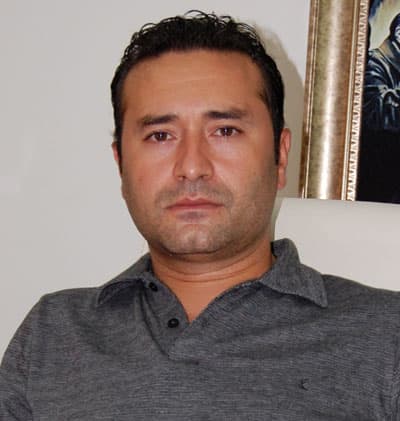 <p><font face="arial,helvetica,sans-serif" size="2"><font size="4">DENİZ TAŞIMACILIĞI</font><br /><br />Chery&rsquo;i fabrikası i&ccedil;in &uuml;&ccedil; yer tespit etiklerini ifade eden Eken; bunların i&ccedil;inden Bursa&rsquo;yı elediklerini, geri Kırklareli ile Sakarya&rsquo;nın kaldığını ancak, sahasının kurulacağı yerde deniz taşımacılığının &ouml;nemli olması sebebiyle, fabrikayı Karasu&rsquo;ya kurma karara aldıklarını s&ouml;yledi.</font></p><p><font face="arial,helvetica,sans-serif" size="2"><font size="4">&Ccedil;İN YOLCULUĞU</font><br /><br />Bu konuda Eyl&uuml;l Ayı sonunda Sakarya bayileriyle birlikte &Ccedil;in&rsquo;e gideceklerini belirten Oğuz Eken; burada Chery Y&ouml;netim Kurulu Başkanı ve patronu Yin Tongyne ile g&ouml;r&uuml;şme yapacaklarını ve temelin atılması i&ccedil;in kesin bir g&uuml;n alacaklarını dile getirdi.</font></p><p><font face="arial,helvetica,sans-serif" size="2"><font size="4">EN B&Uuml;Y&Uuml;K MARKA</font><br /><br />Chery olarak T&uuml;rkiye&rsquo;ye ucuz araba değil, bir marka getirdiklerini savunan Eken; <font color="#333399"><strong>&ldquo;Chery 2010 yılında zirveye taşınacak ve Chery 2010 yılında T&uuml;rkiye&rsquo;nin en b&uuml;y&uuml;k markası olacaktır. 2008 yılında beş model &uuml;reten Chery, 2009&rsquo;da ise 11 modeliyle, T&uuml;rkiye piyasasına h&uuml;kmedecektir&rdquo; </strong></font>diye konuştu.</font></p>
