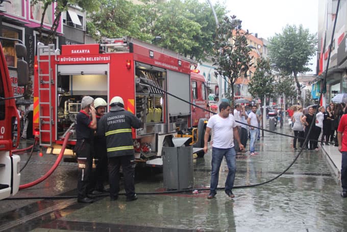 Çark Caddesindeki o yangın korkuttu!