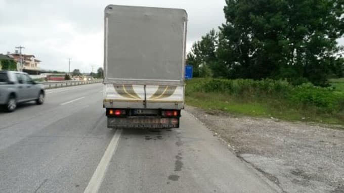"Tır"ı sollamaya çalışan otomobilin vahim hâli