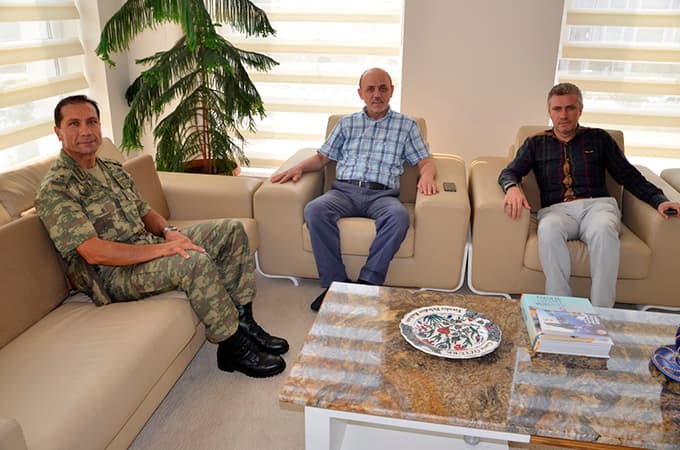 Komutandan Başkan Öztürk'e ziyaret