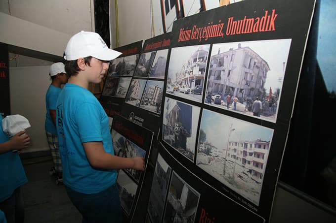 Öğrenciler depremle tanıştı