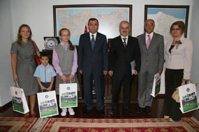 Vali Atak, Öğretmen ve Öğrencilere Kitap Hediye Etti
