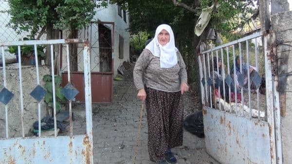 Yardım bahanesiyle kandırıp, paralarını çaldılar