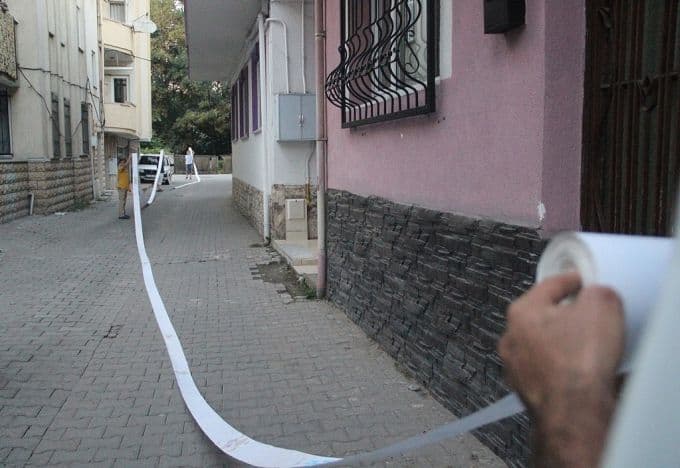 Babasından kalan koleksiyonculuğu devam ettiriyor