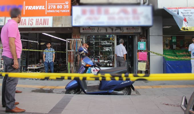 Av tüfeğini temizlerken kendini vurdu
