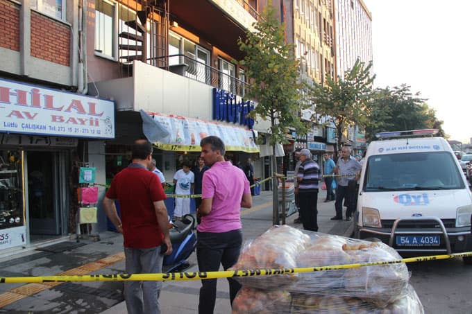 Av tüfeğini temizlerken kendini vurdu
