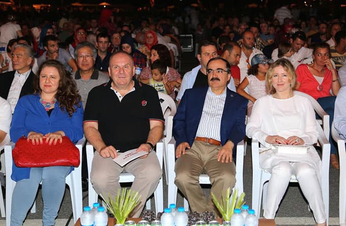 Muazzez Ersoy konser verdi