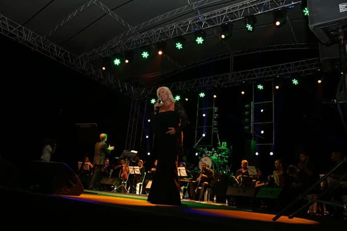 Muazzez Ersoy konser verdi