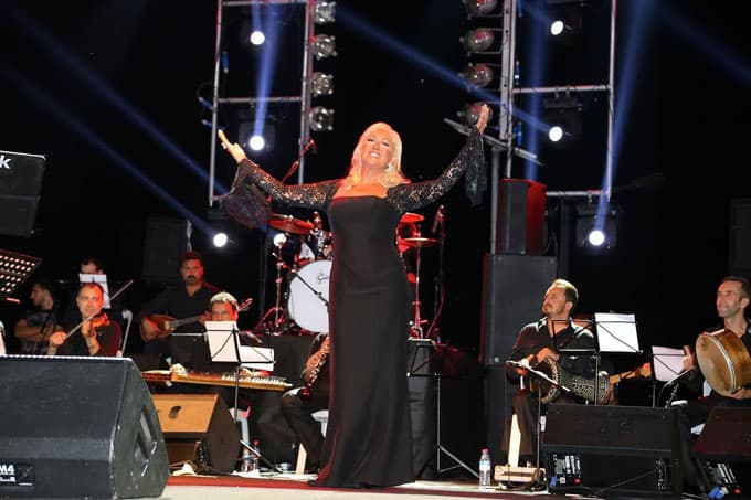 Muazzez Ersoy konser verdi