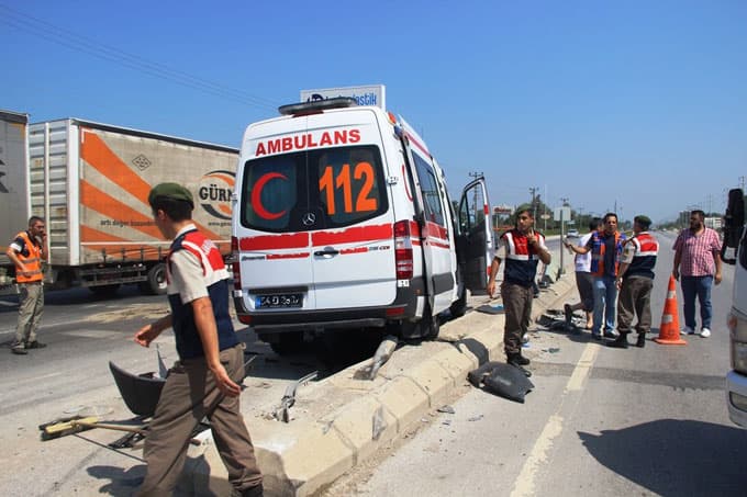 Ambulansa ambulans gerekti,4 kişi yaralandı