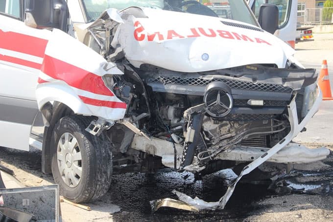 Ambulansa ambulans gerekti,4 kişi yaralandı