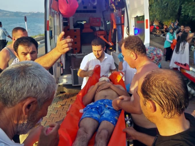 19 yaşındaki genç boğulmak üzereyken kurtarıldı
