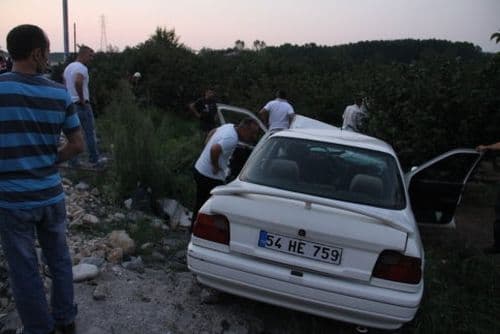 Akyazı'da kaza: 2 ölü,5 yaralı