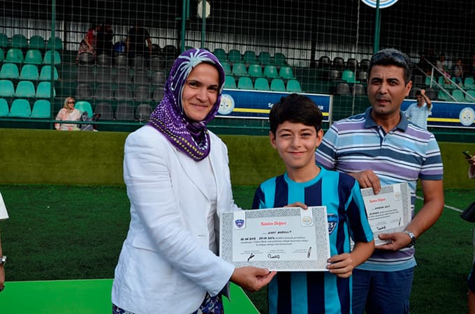 Geleceğin yıldızları belgelerini aldı
