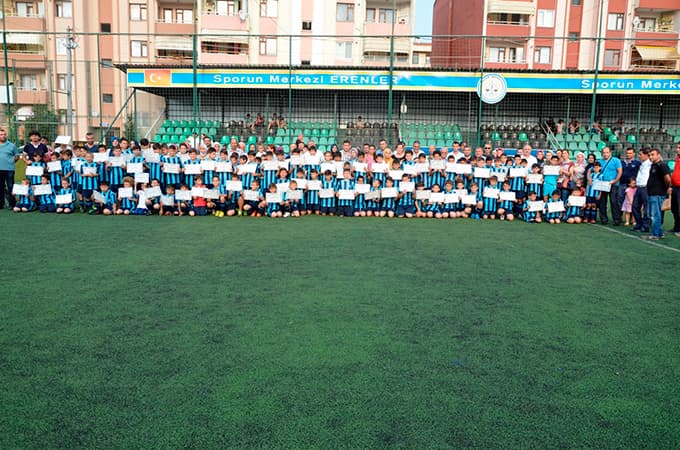 Geleceğin yıldızları belgelerini aldı
