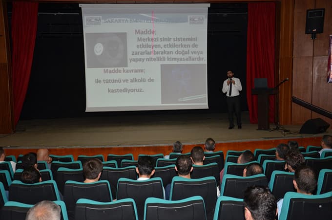 Polislere, uyuşturucuyla mücadele eğitimi veriliyor
