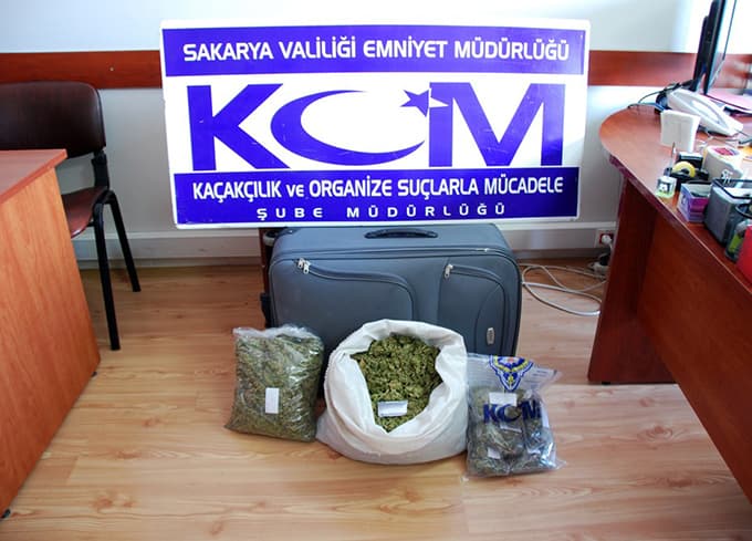 Cezaevi firarisinin valizinden kilolarca esrar çıktı
