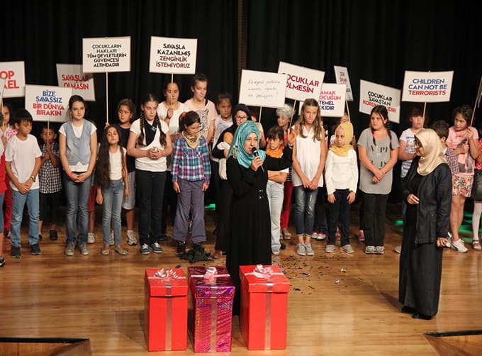 SGM'den Gazzeli çocuklara barış hediyesi