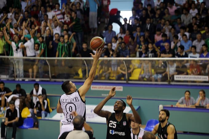 Basketbol ve futbolda hedef büyük!