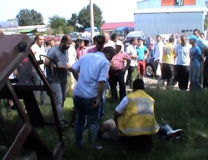 Oto Pazarı'nda yol isteme kavgası
