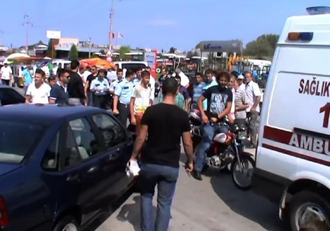 Oto Pazarı'nda yol isteme kavgası