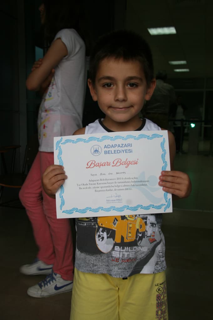500 çocuk daha yüzmeyi öğrendi