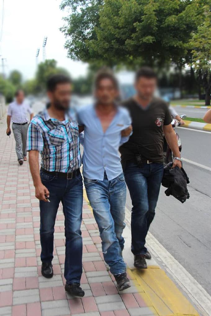 İzin ihlali yapan cezaevi firarisi 2 kişiyi yaraladı