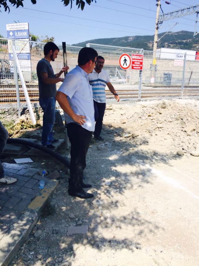 Raylara oturup YHT seferlerini durdurdular!