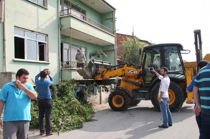 Çöp ev ekiplerce temizlendi